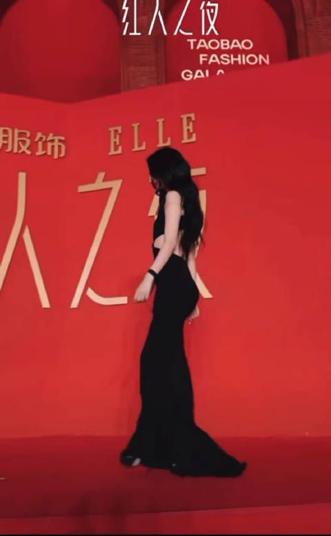 不愧是秦岚辛芷蕾迪丽热巴三个大美女带出来的兵啊,好大气高级