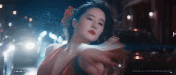 刘亦菲跳舞姿势非常优美。