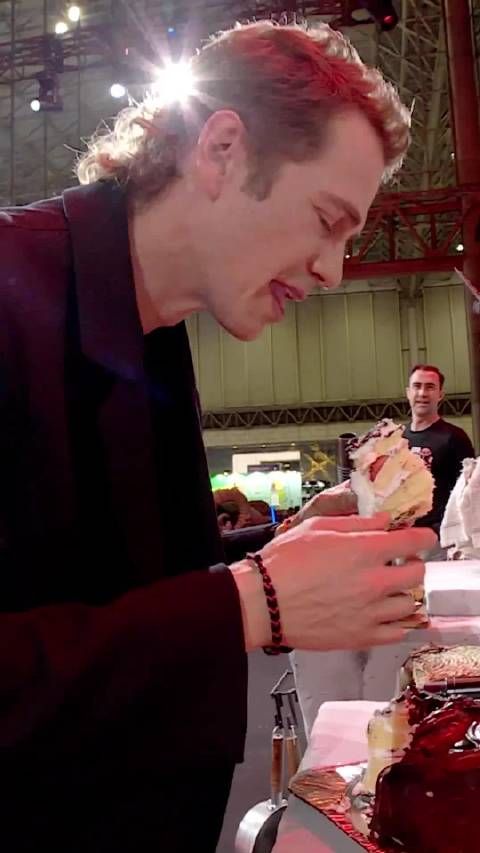 海登·克里斯滕森现身日本星球大战庆典…