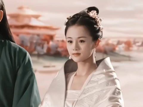 少辛见到素素很诧异,她跟白浅长得一模一样