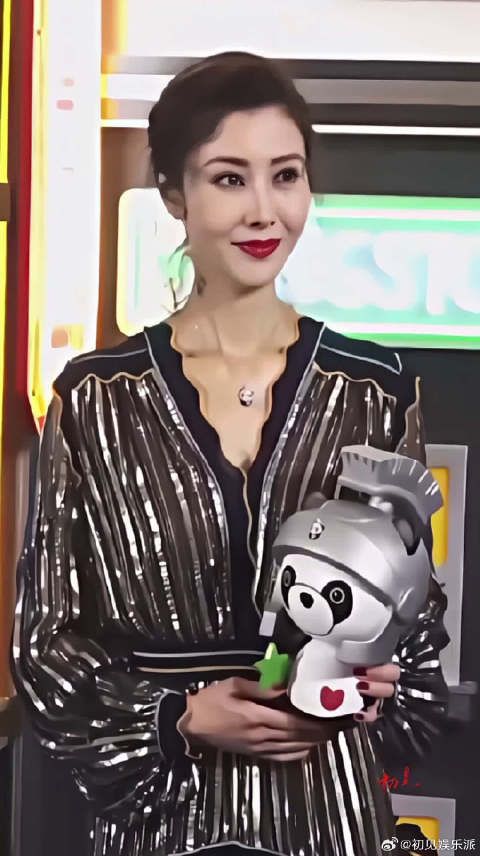 李嘉欣,没有特效无需美颜,年过50依旧气质冷而不傲,艳而不俗