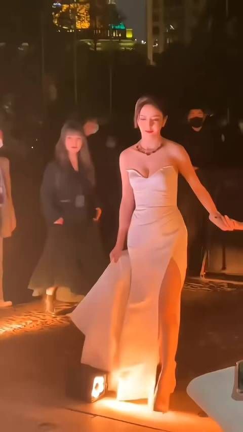 人人都觉得永远很远,其实它可能短得你都看不见,珍惜你认为值得珍惜的…