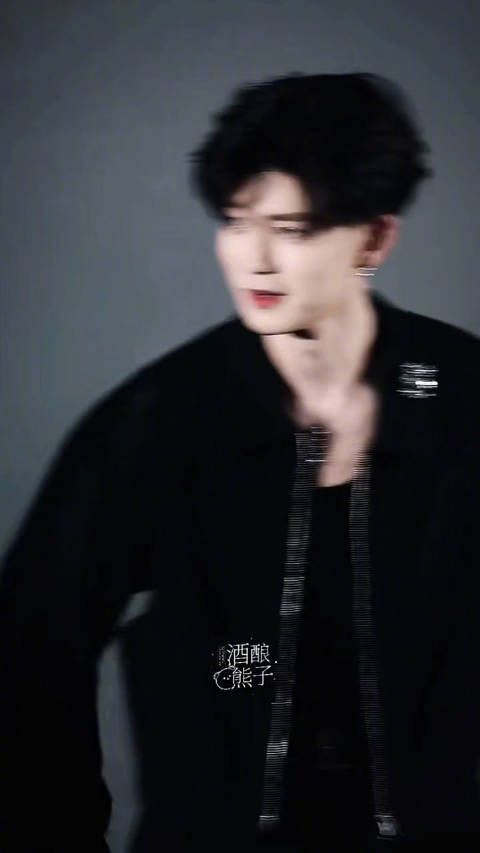 不要在散发魅力啦!根本找不到这个视频的退出键在哪里 !cr.水印