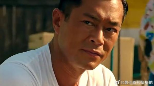 不愧是过命的兄弟,兄弟一个拍表的手势,男人就知道要干啥