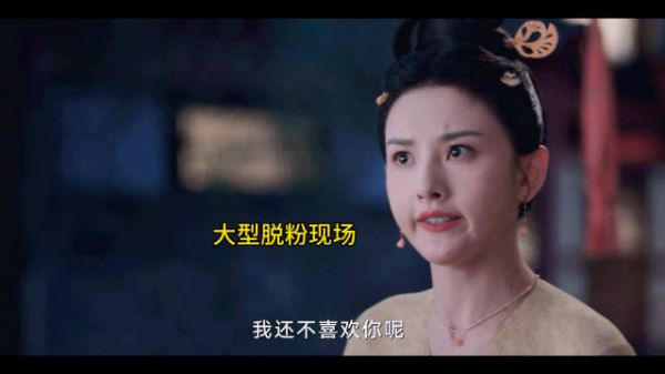 半夏: 疑似表白被拒破大防 豹豹不懂 但实则暗爽