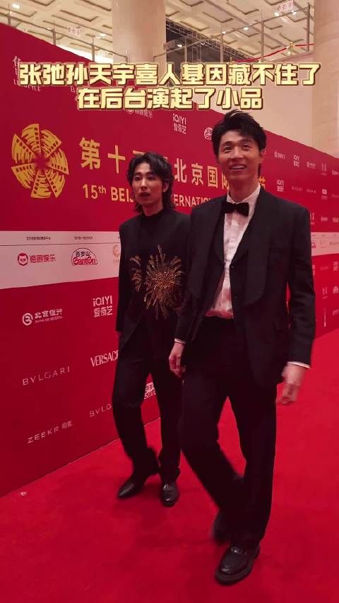 果然喜剧人走到哪都是戏!