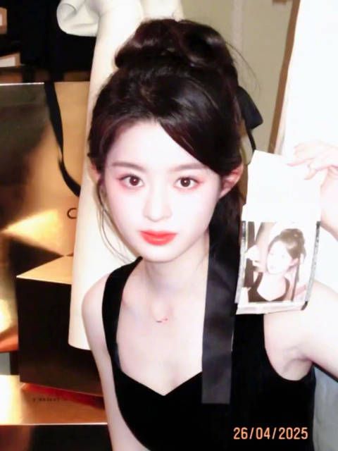 黄杨钿甜的撕拉片,好灵的一张脸,看得出她是公主!