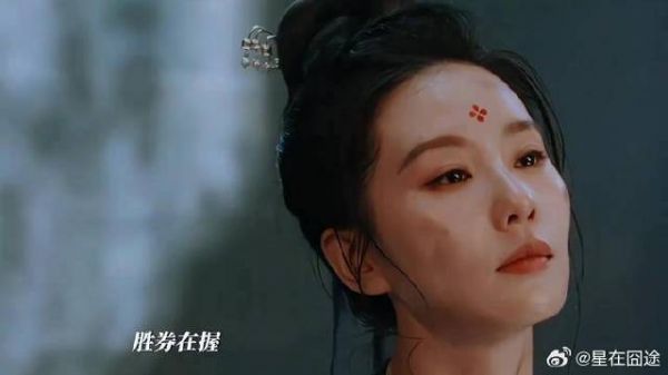 一个心医却被误认为是巫女,一个从最底层靠自己拼出来