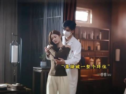 大多数女性拒绝不了男人的 10个动作: 1、第一个: 摸手,女人一般不会拒绝