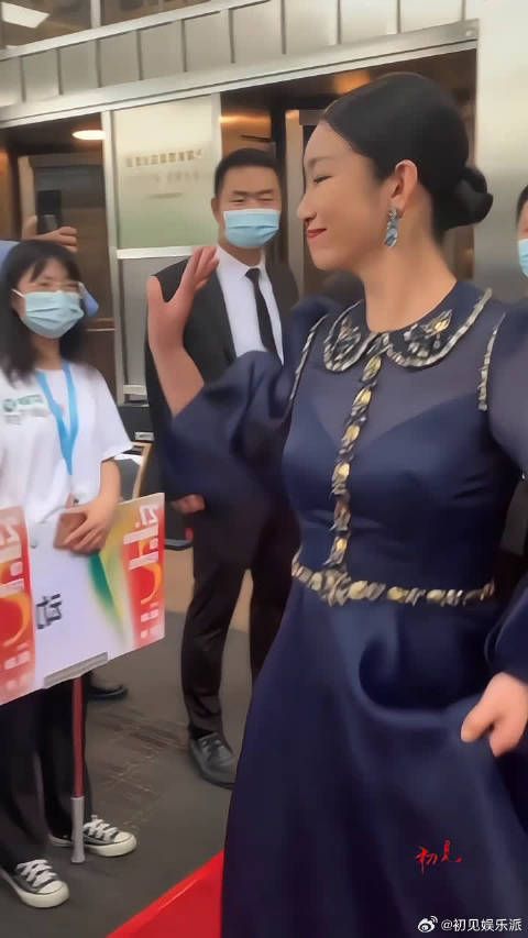 秦海璐和经纪公司老板相恋8年最终分手,一路坎坷不容易