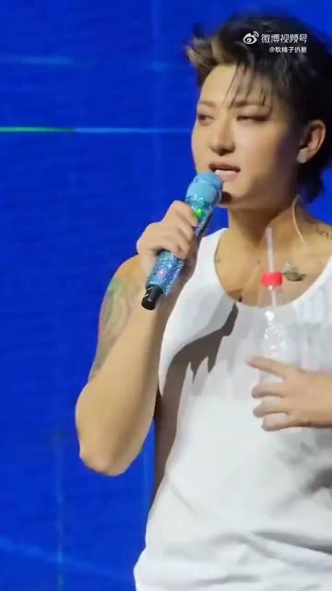 黄子韬回应做卫生巾品牌,既然选择做了,就不害怕被别人抨击!还得是韬哥!