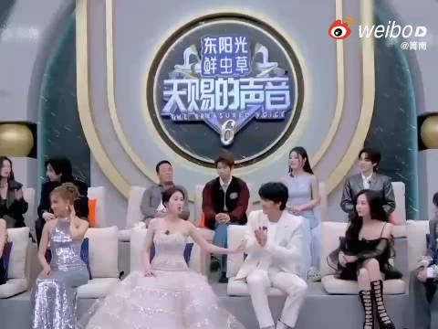 张碧晨王赫野舞台合作默契十足