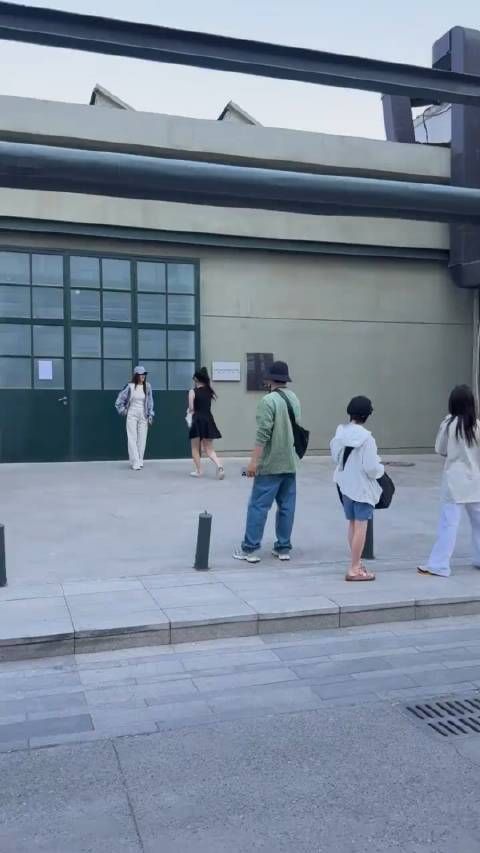 贾乃亮李小璐杜江霍思燕带娃同游798