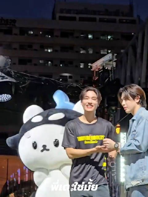 听到被夸帅之后，一家三口都兴奋过头了