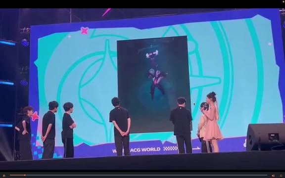 Rookie模仿剑魔跳舞,Jiejie在后面笑疯了