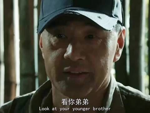 看起来傻乎乎的，没想到是个炸弹高手！