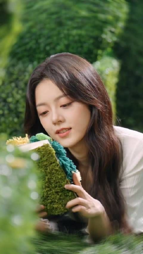 赵今麦~内衣广告花絮 秘密的世界藏在赵今麦得酒窝里!