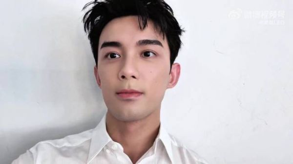 假期结束，@吴磊LEO 敲了敲屏幕开工，来听三石弟弟的开工宣言