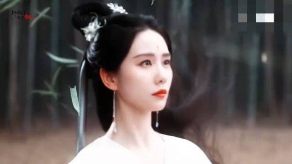 刘诗诗竹林舞剑行云流水,仙风道骨意境十足