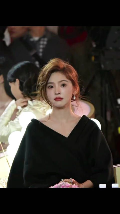 天哪 她真的好美~ 救命!章若楠这张脸真实存在的嘛?!