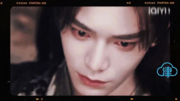 在《淮水竹亭》中饰演的张正角色,凭借“一滴泪”的表演成为近期热议焦点