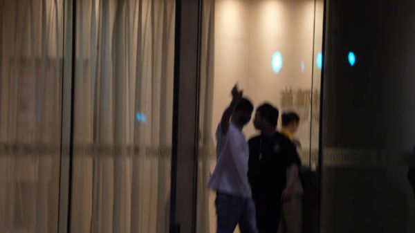 咋出来一圈又回去了啊 冷死了吧 @小辫儿张云雷 2025.5.6 北京 到达