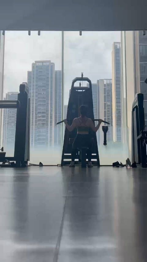 一直觉得自己是梨形身材来着 现在看怎么有点沙漏的意思