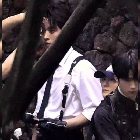 救命!丞磊在《全员加速中》这是什么“男大生”突袭现场!