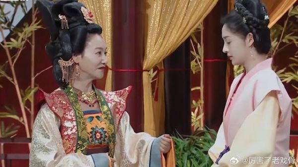 宫女密谋陷害妃子,反叛行为被揭露,宫廷内斗升级