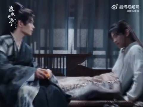 丁禹兮分饰两角切换自如,与孟子义吻戏又美又虐