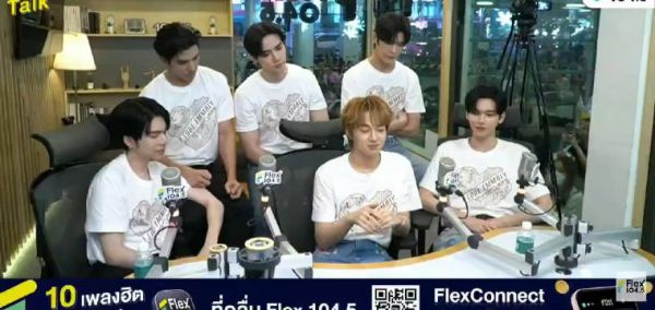 我感觉比我们第一个剧集轻松多了 现在一切都顺畅多了