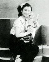 黄梅大师严凤英真的美吗？第一幅图，尽显东方女性婉约美