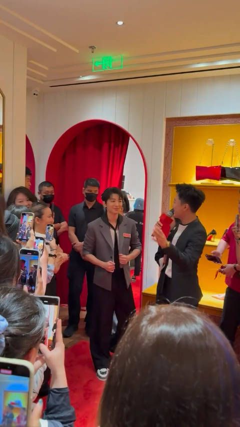 这个店长也太帅了吧!