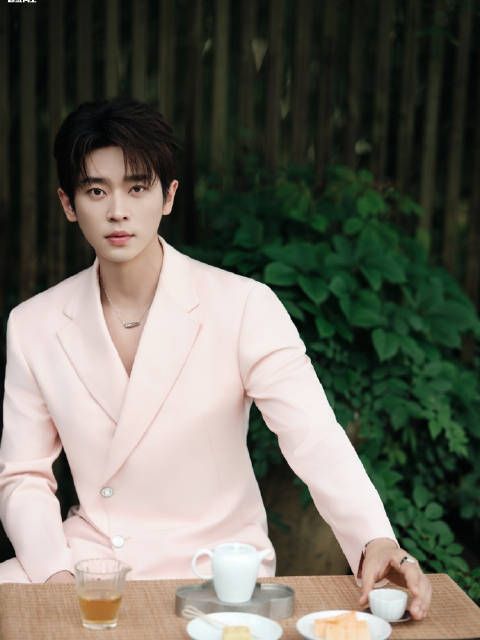 丞磊0509直播全程cut 今天是浅粉色西装眼镜控丞磊,《成何体统》刚杀青