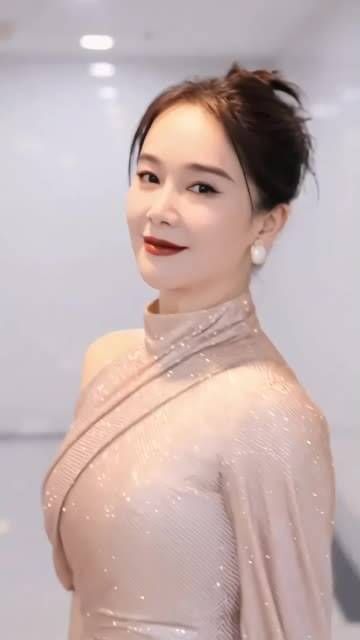 左小青的身材和颜值真是令人赞叹不已,你们怎么看?