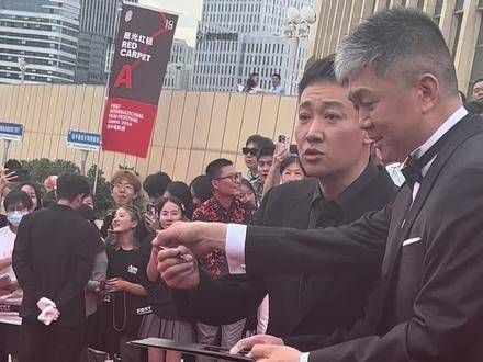 辛柏青与宋佳同框亮相first青年电影展红毯!