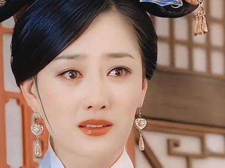这个版本的令妃在娘娘界堪称极为出彩的角色