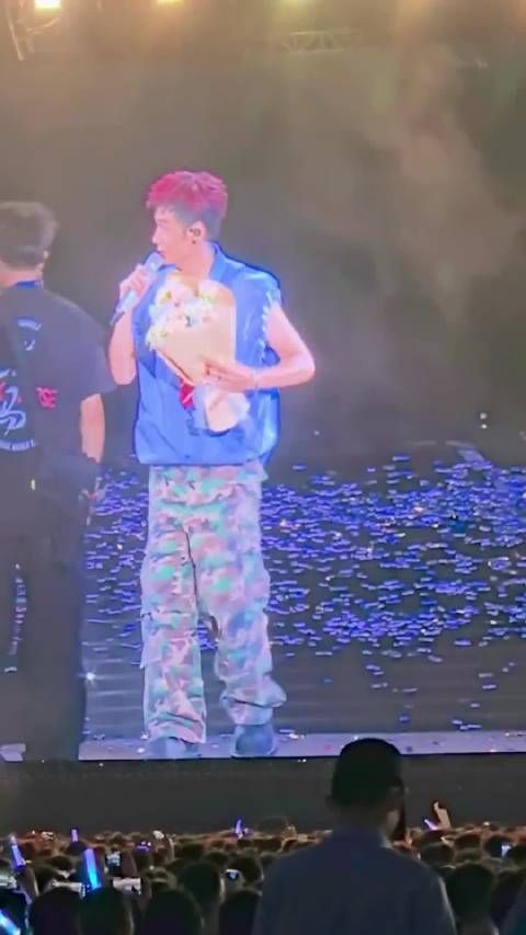 李荣浩手把手教歌迷向妈妈表达爱