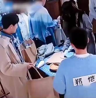 云瑞笑的模样真是廉价
