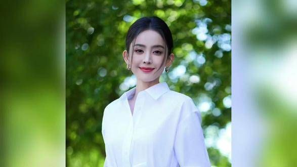 古力娜扎、嘟嘟、王星越、曾舜晞与成毅,共同演绎隐婚夫妻的角色