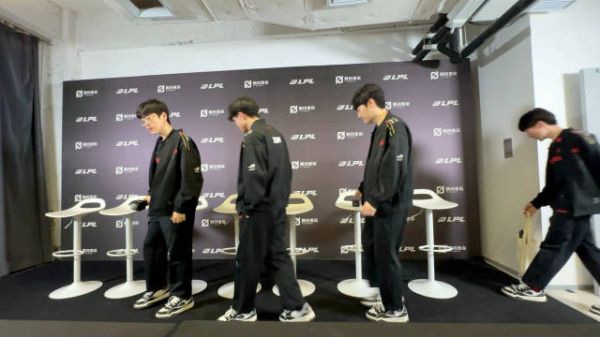 JDG全员参加败者群访