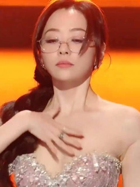 张靓颖《九万字》直拍片段,好高清好sexy