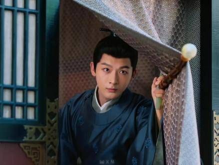 崔行舟虽然瘸了，但显得更加帅气了呢