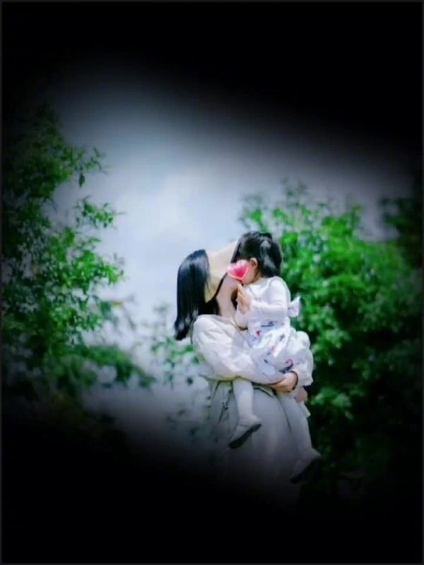 谢娜微博发文为小女儿小咘芽庆生