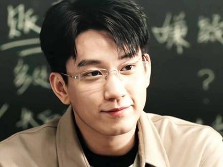 温柔而又坚韧的高知分子,带着破碎后的坚定 演技出色,令人动容