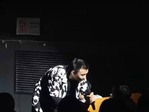 “看到喜欢的人,喜欢上别人是什么感觉!”