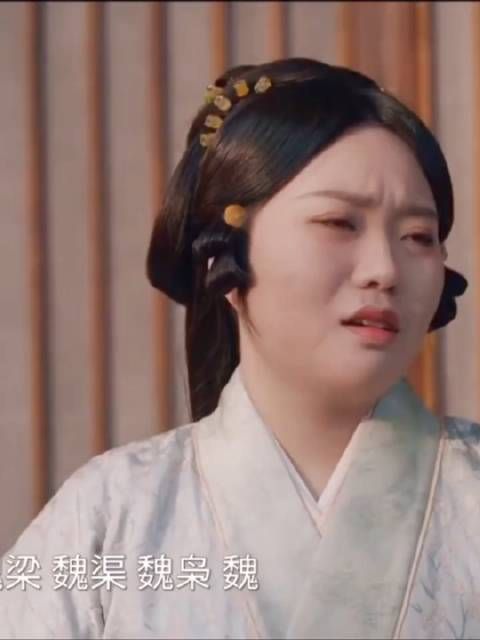 一亮相便戳中笑穴,喜剧效果拉满,李雪琴好演技 雨中下跪求情也是让人揪心