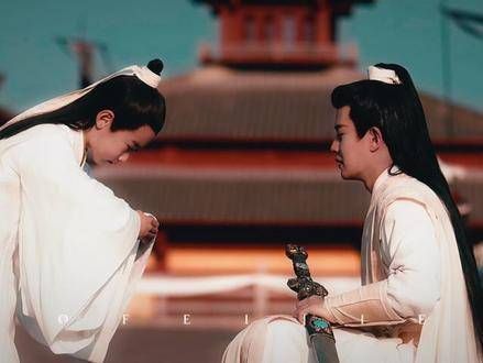 星火天团 在影视作品中,角色的站位往往蕴含着深刻的美学意义