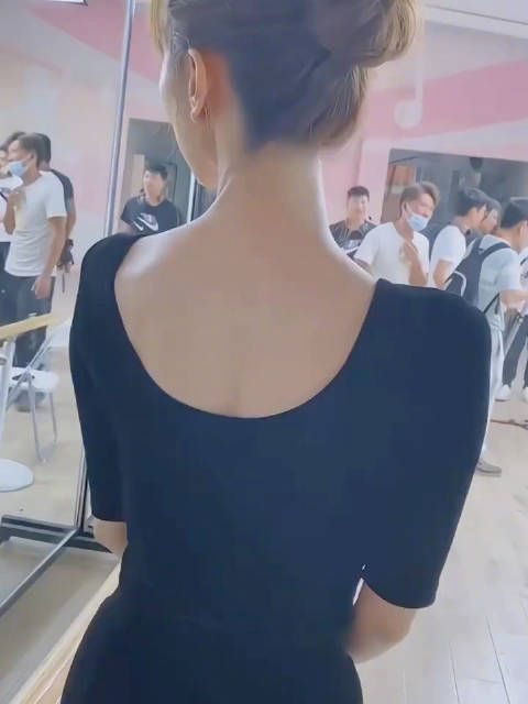 姜妍回应被称小姨,称气质自由端庄