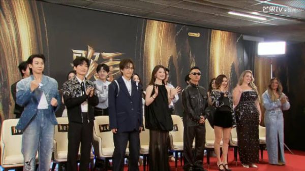 发布会媒体群访+现场抽签直播全程回看